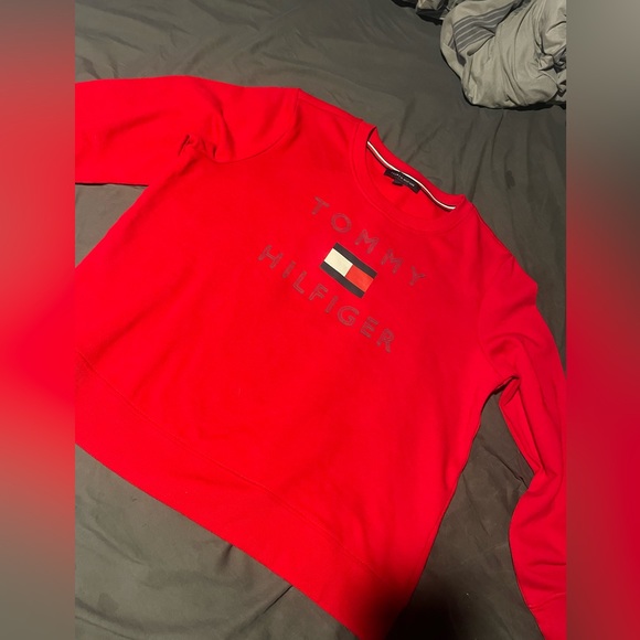 Tommy Hilfiger - Picture 2 of 3